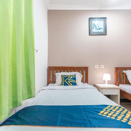 Spot On 2033 Kayumanis Homestay Syariah Jakarta Kültér fotó
