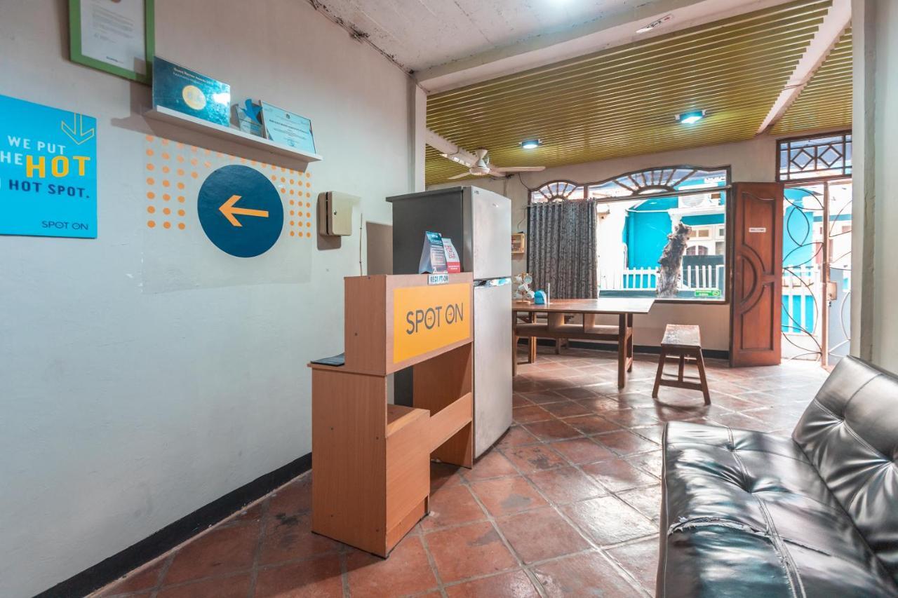 Spot On 2033 Kayumanis Homestay Syariah Jakarta Kültér fotó