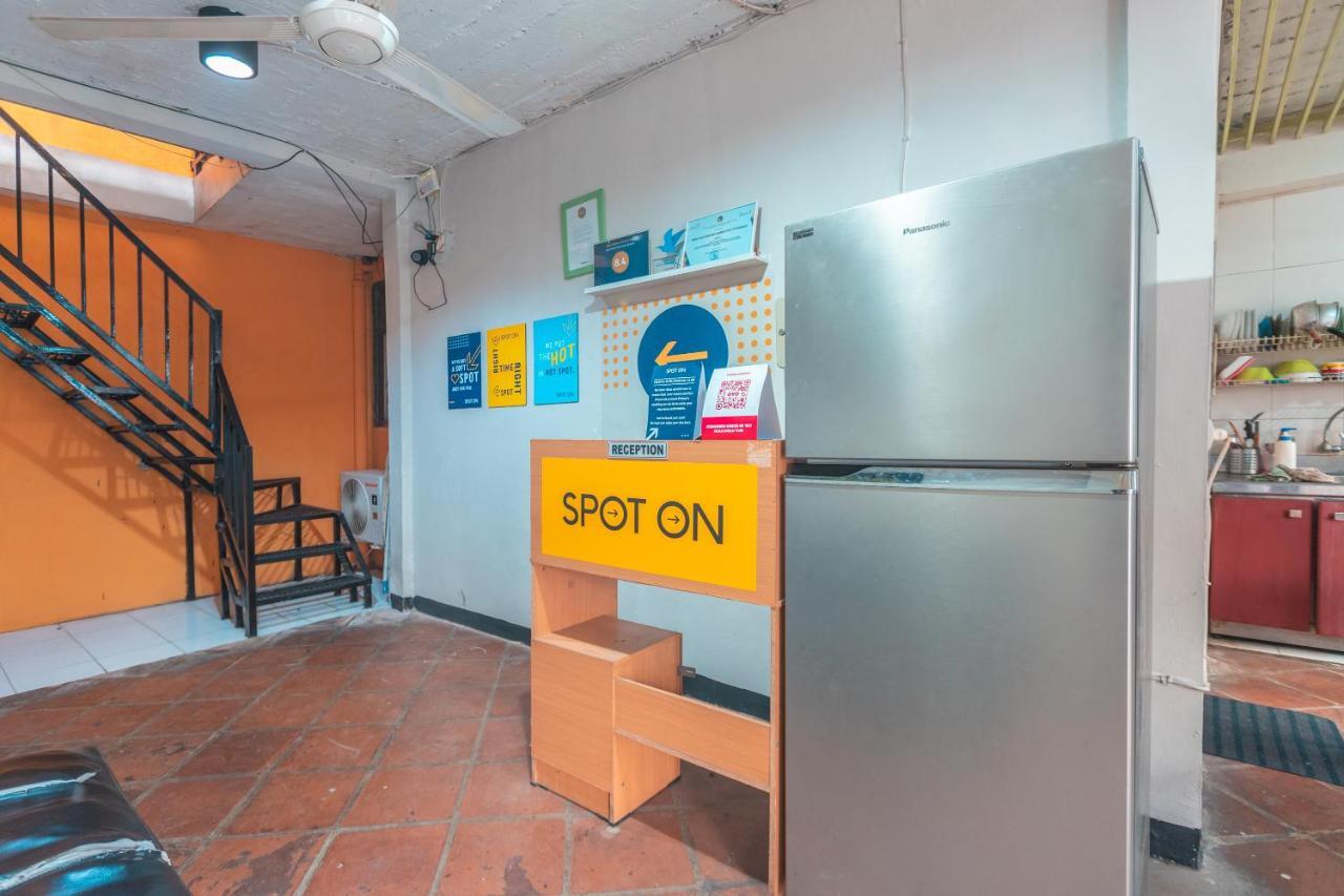 Spot On 2033 Kayumanis Homestay Syariah Jakarta Kültér fotó