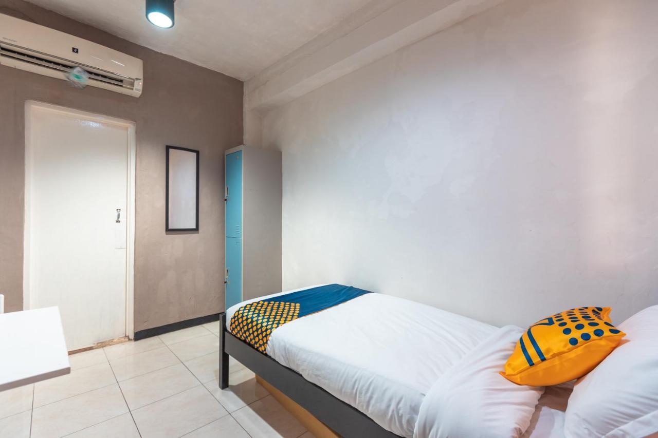 Spot On 2033 Kayumanis Homestay Syariah Jakarta Kültér fotó