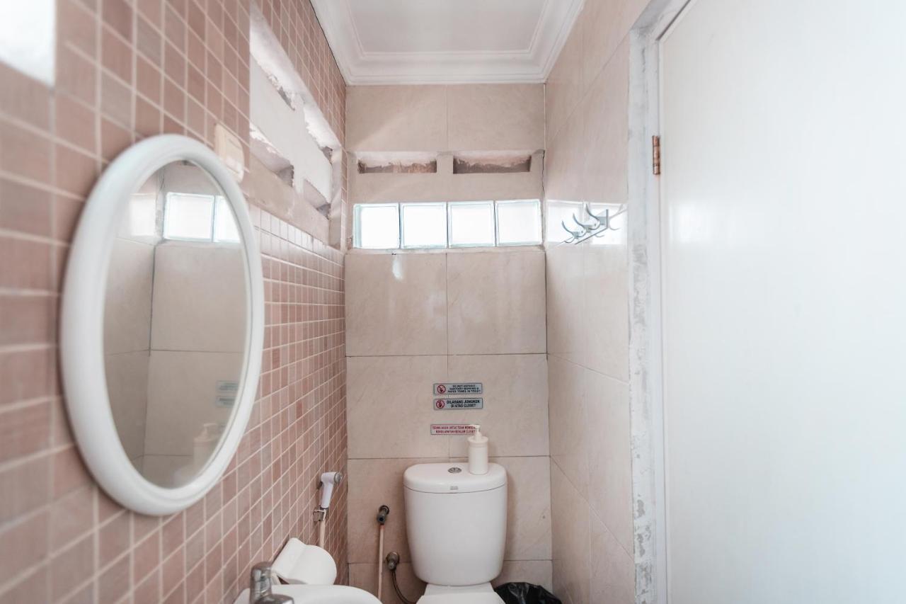 Spot On 2033 Kayumanis Homestay Syariah Jakarta Kültér fotó