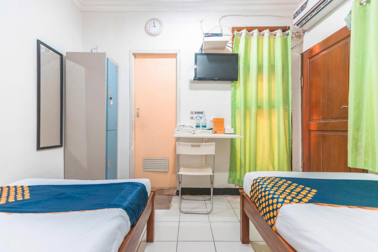 Spot On 2033 Kayumanis Homestay Syariah Jakarta Kültér fotó