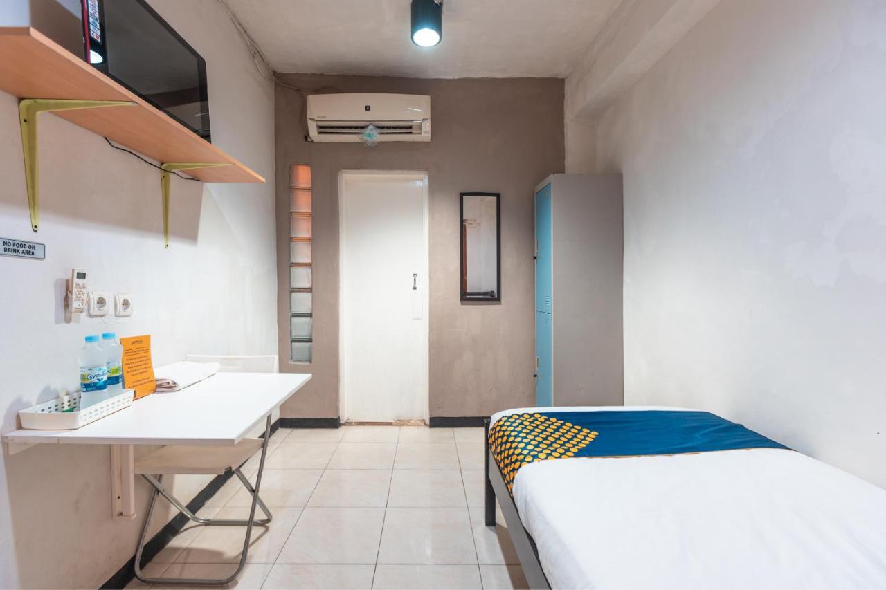 Spot On 2033 Kayumanis Homestay Syariah Jakarta Kültér fotó