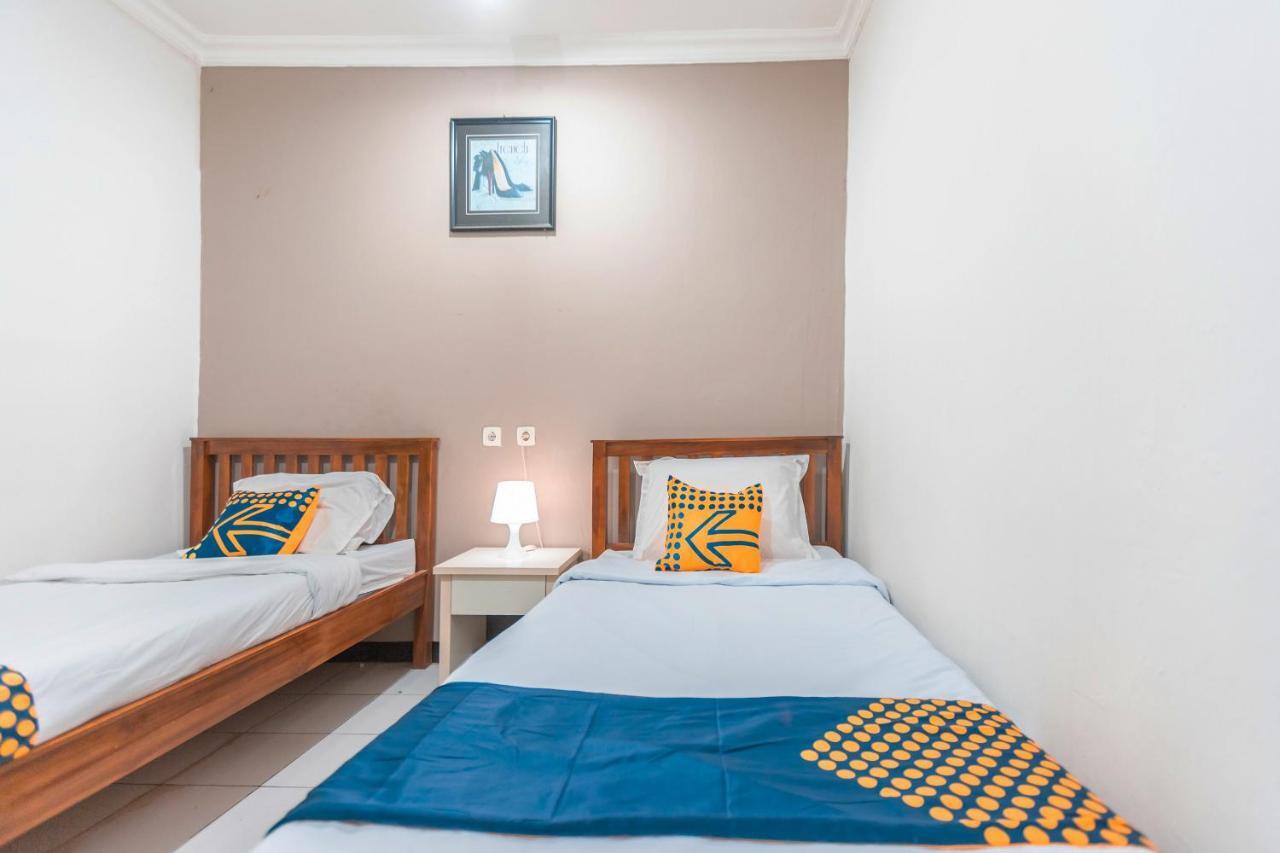 Spot On 2033 Kayumanis Homestay Syariah Jakarta Kültér fotó