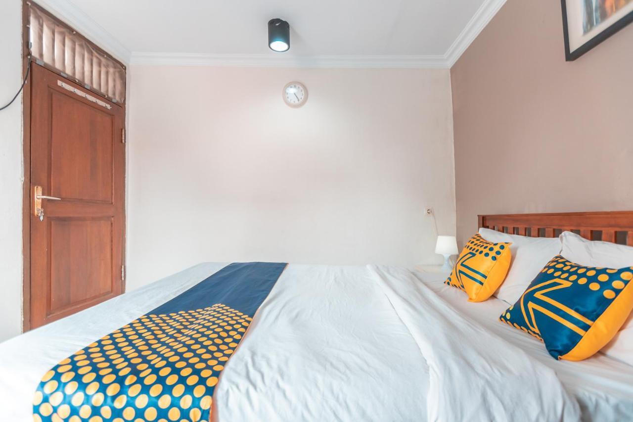 Spot On 2033 Kayumanis Homestay Syariah Jakarta Kültér fotó