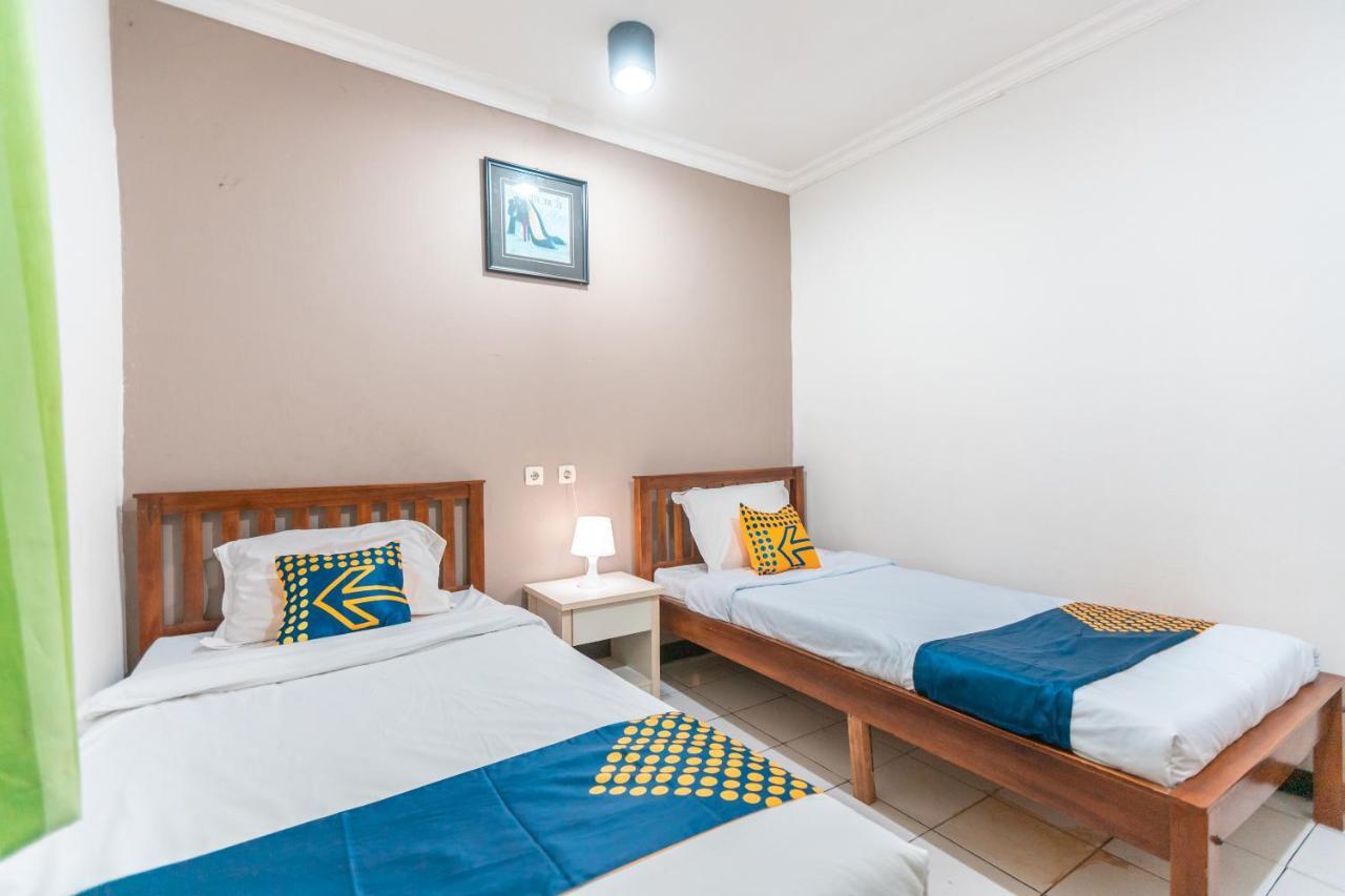 Spot On 2033 Kayumanis Homestay Syariah Jakarta Kültér fotó