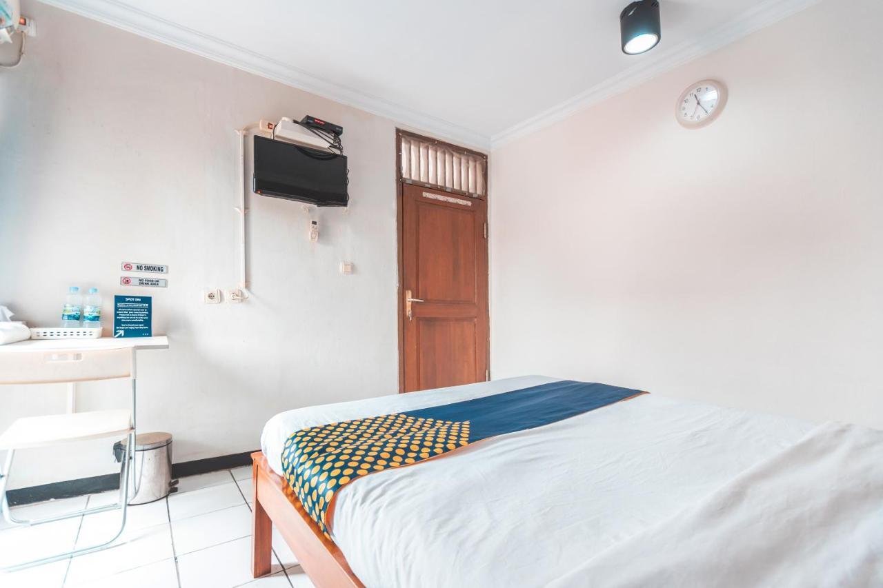 Spot On 2033 Kayumanis Homestay Syariah Jakarta Kültér fotó