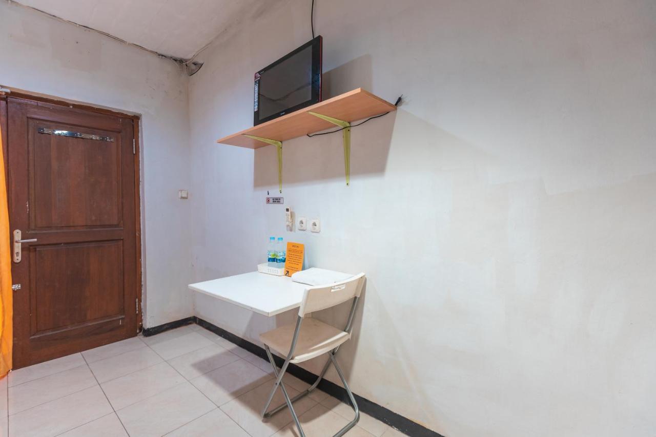 Spot On 2033 Kayumanis Homestay Syariah Jakarta Kültér fotó