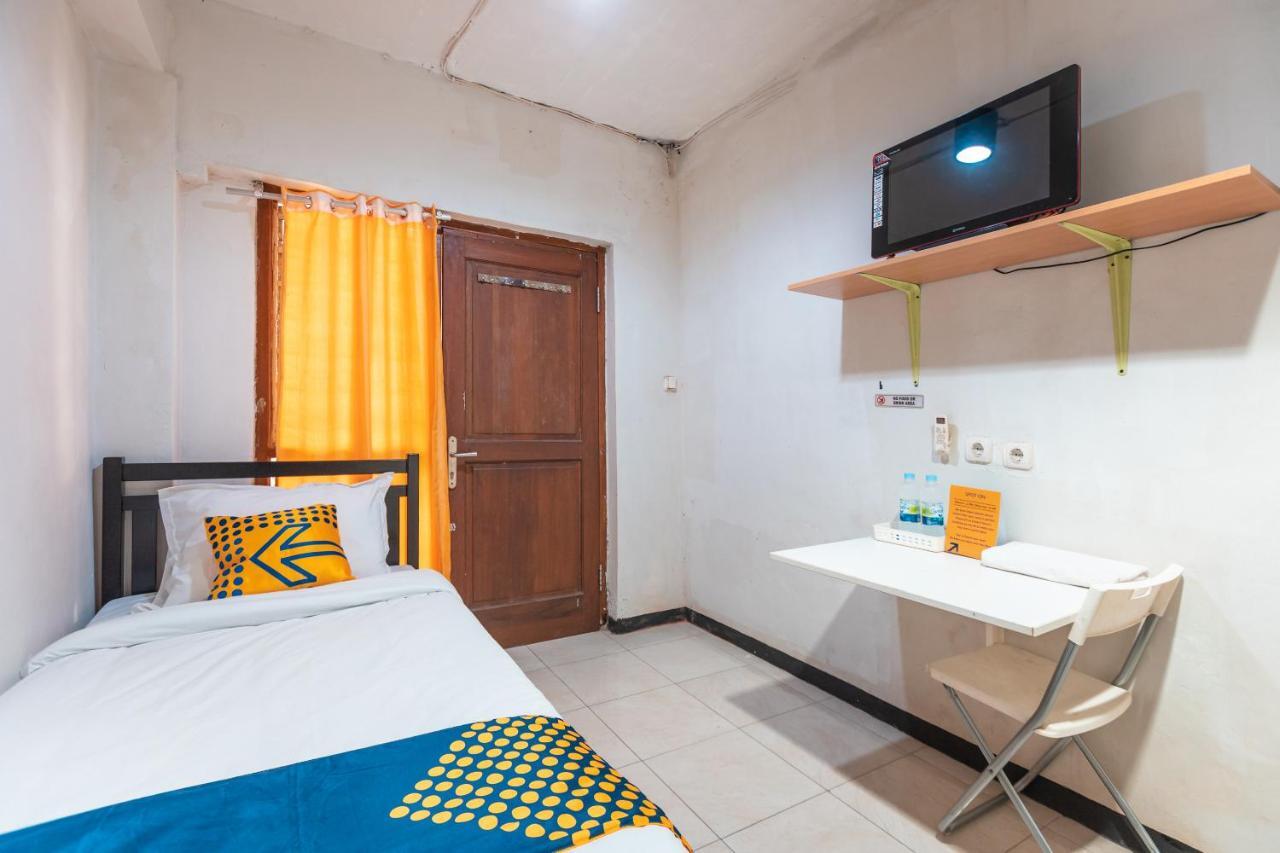 Spot On 2033 Kayumanis Homestay Syariah Jakarta Kültér fotó