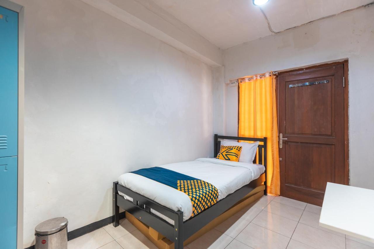 Spot On 2033 Kayumanis Homestay Syariah Jakarta Kültér fotó