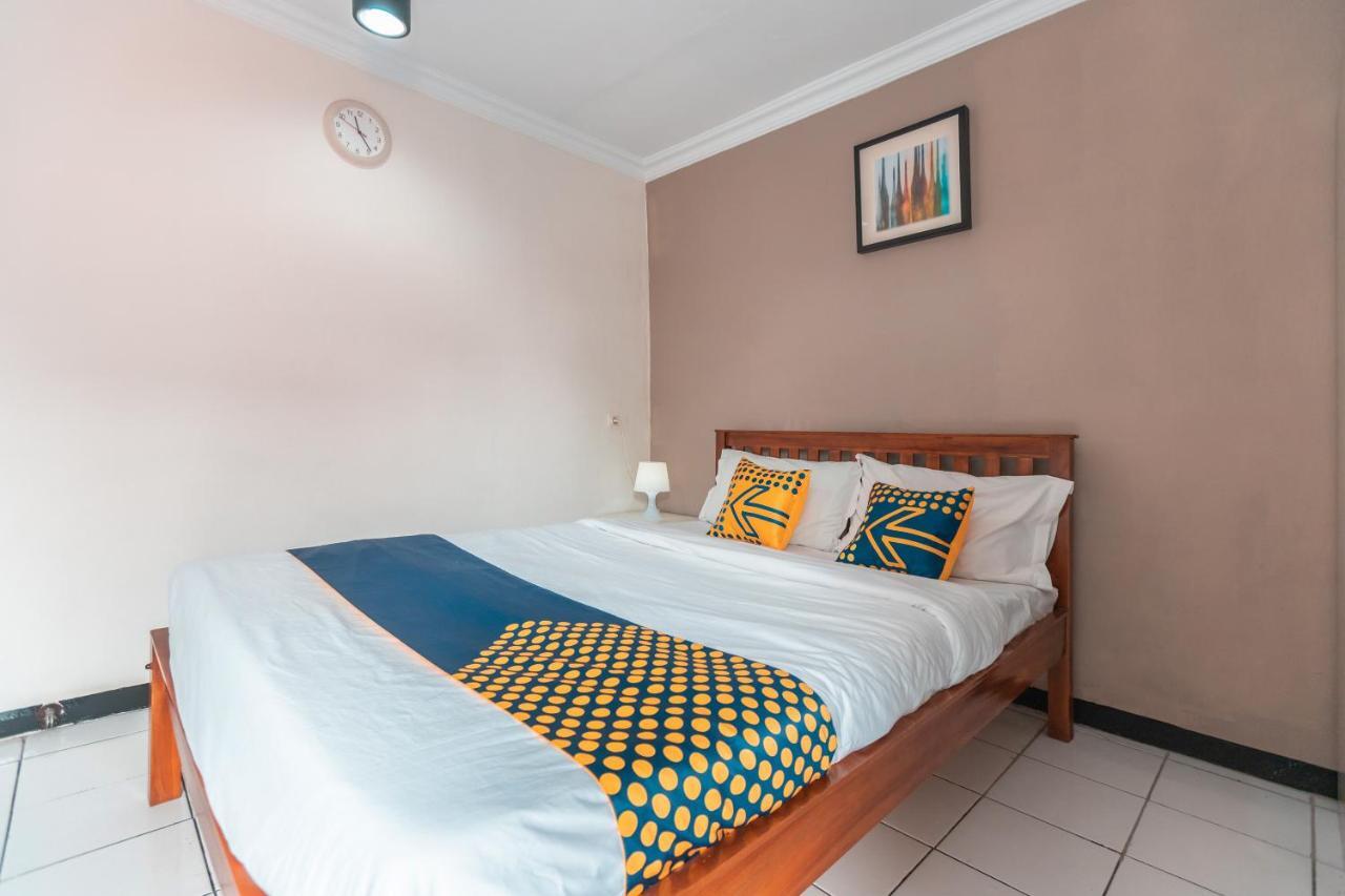 Spot On 2033 Kayumanis Homestay Syariah Jakarta Kültér fotó